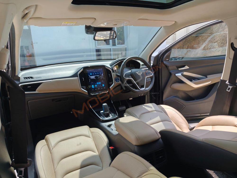 Mobil Wuling Almaz 2023