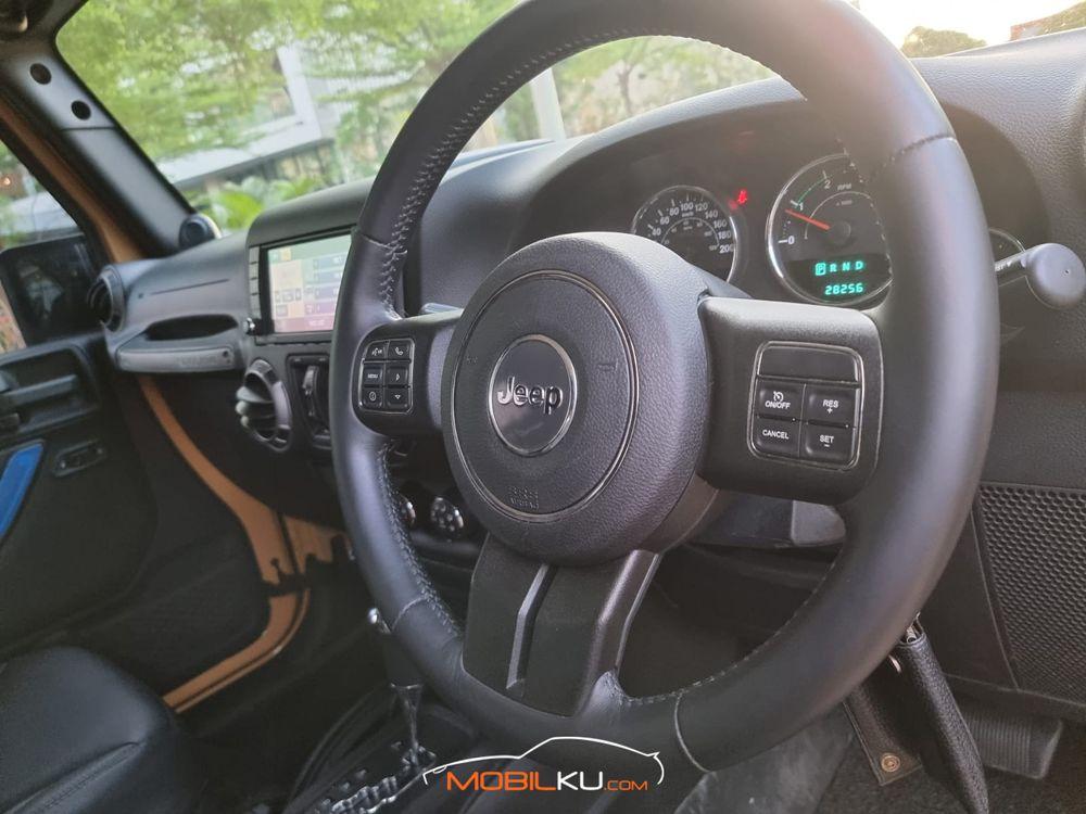 Mobil Jeep Wrangler 2014