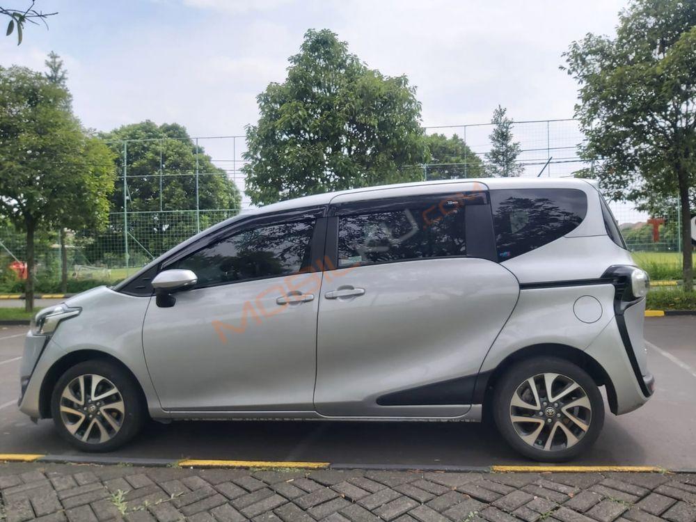 Mobil Toyota Sienta 2017