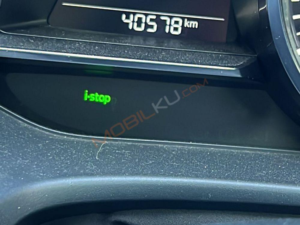 Mobil Mazda 3 2017