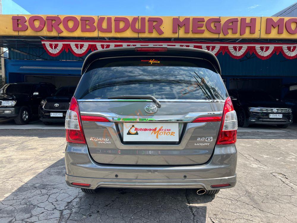 Mobil Toyota Kijang Innova 2014