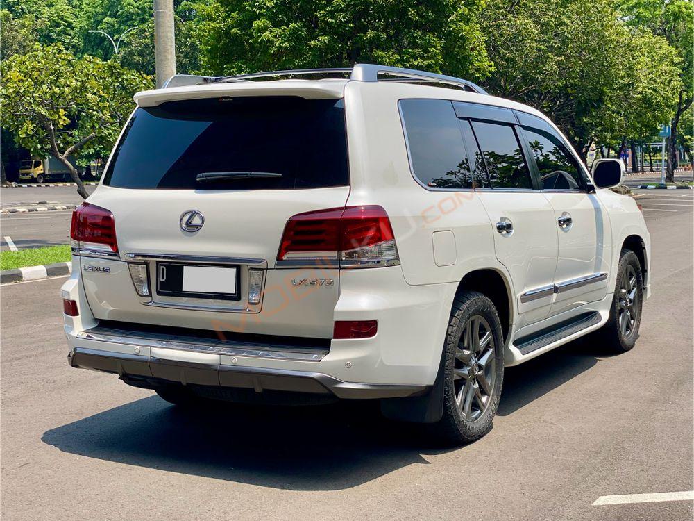 Mobil Lexus LX 2014