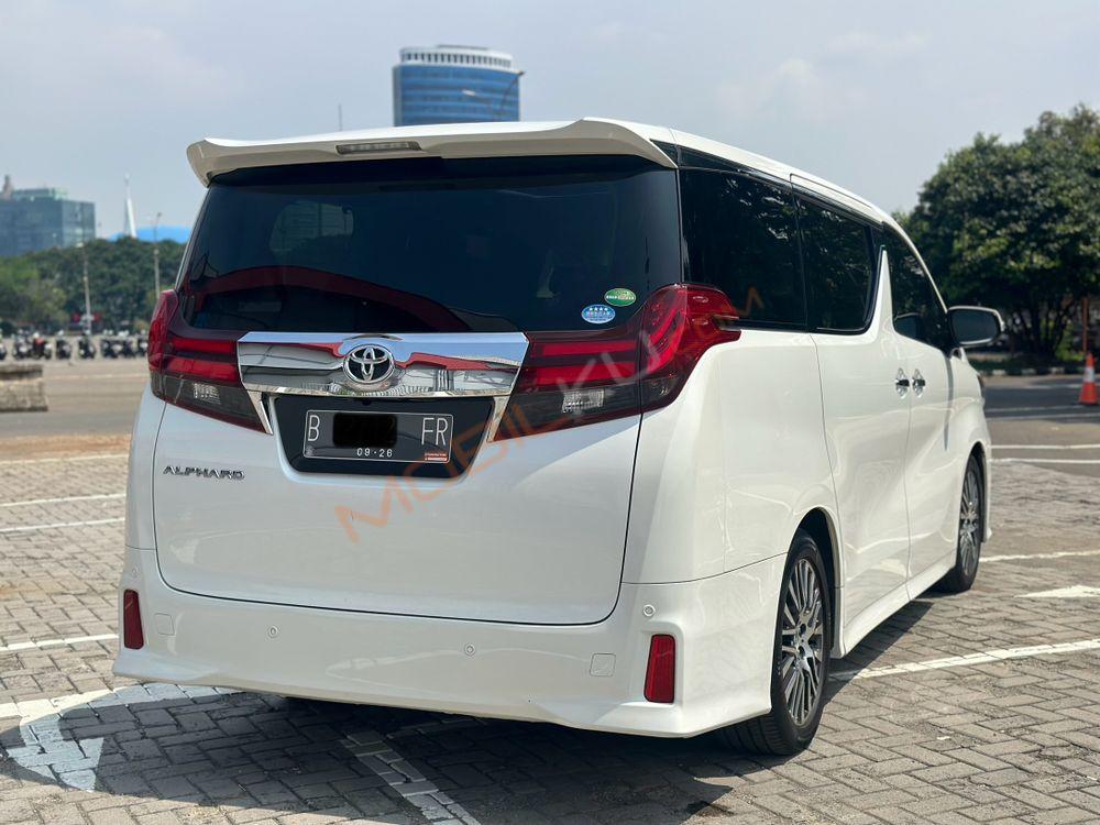 Mobil Toyota Alphard 2016