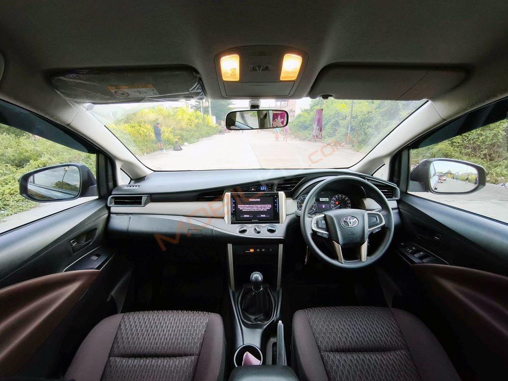 Mobil Toyota Kijang Innova 2021