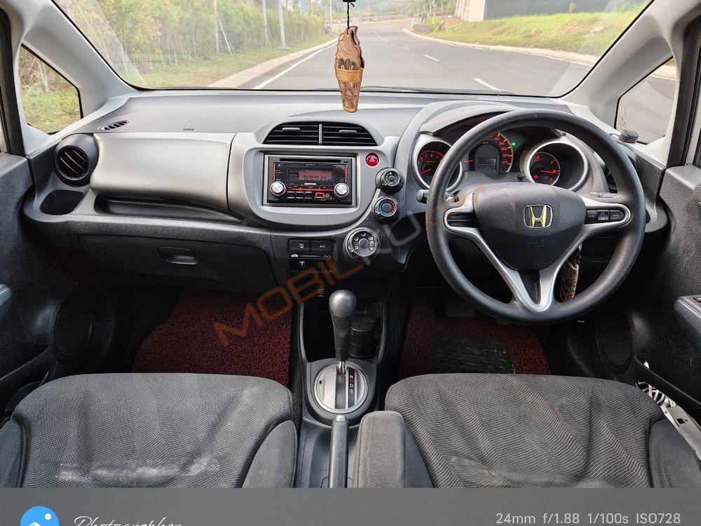 Mobil Honda Jazz 2008