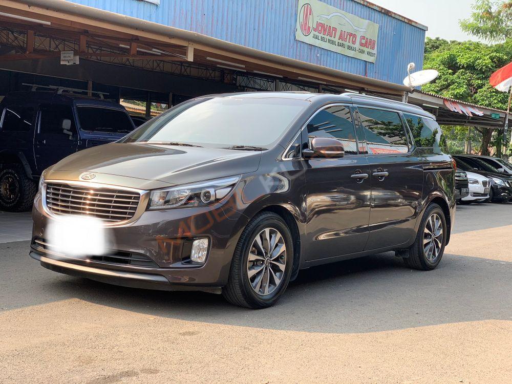 Mobil Kia Sedona 2017