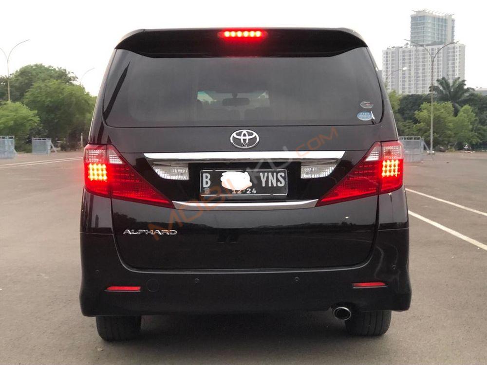 Mobil Toyota Alphard 2009