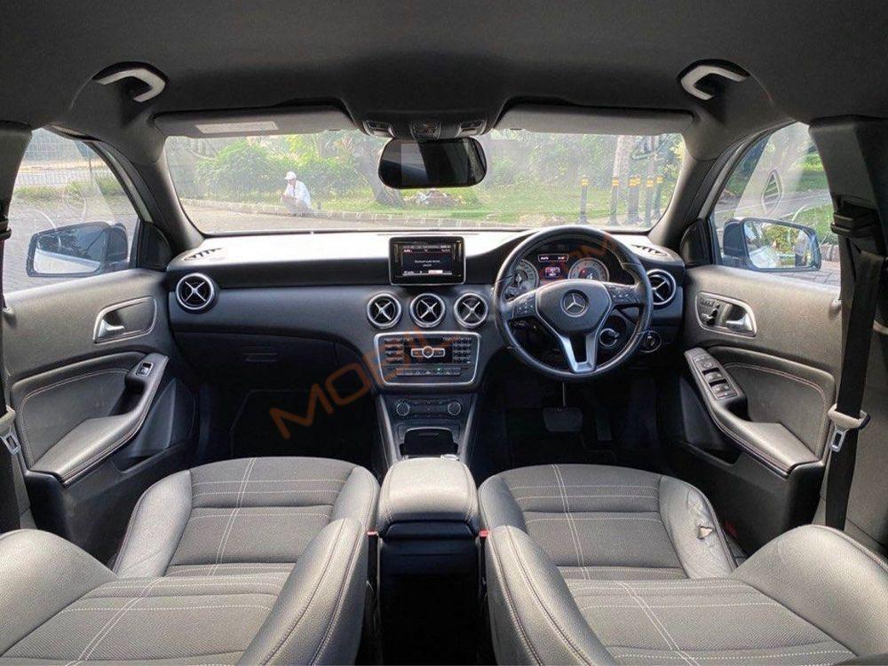 Mobil Mercedes-Benz A-Class 2013