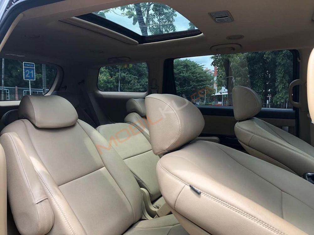 Mobil Kia Sedona 2017