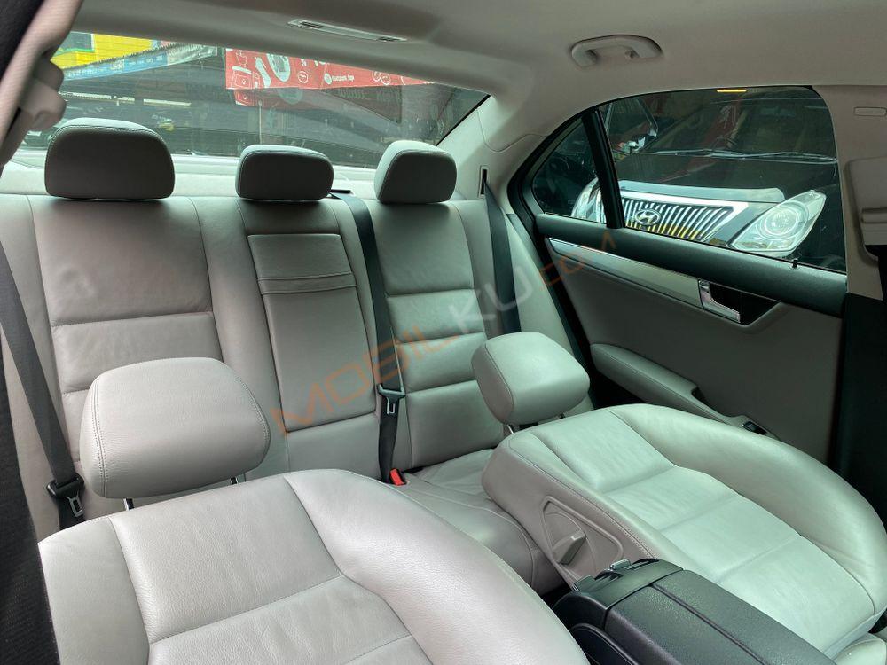 Mobil Mercedes-Benz C-Class 2008