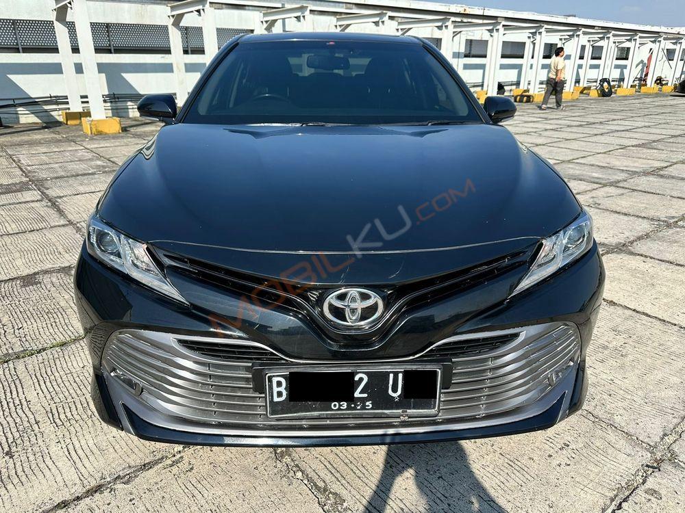 Mobil Toyota Camry 2020