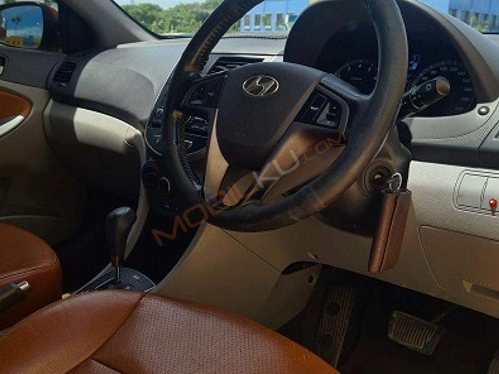 Mobil Hyundai Avega 2015