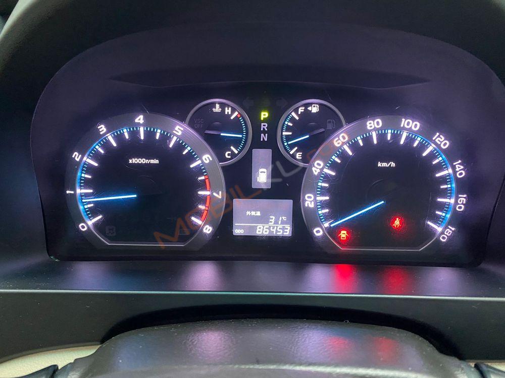 Mobil Toyota Vellfire 2010