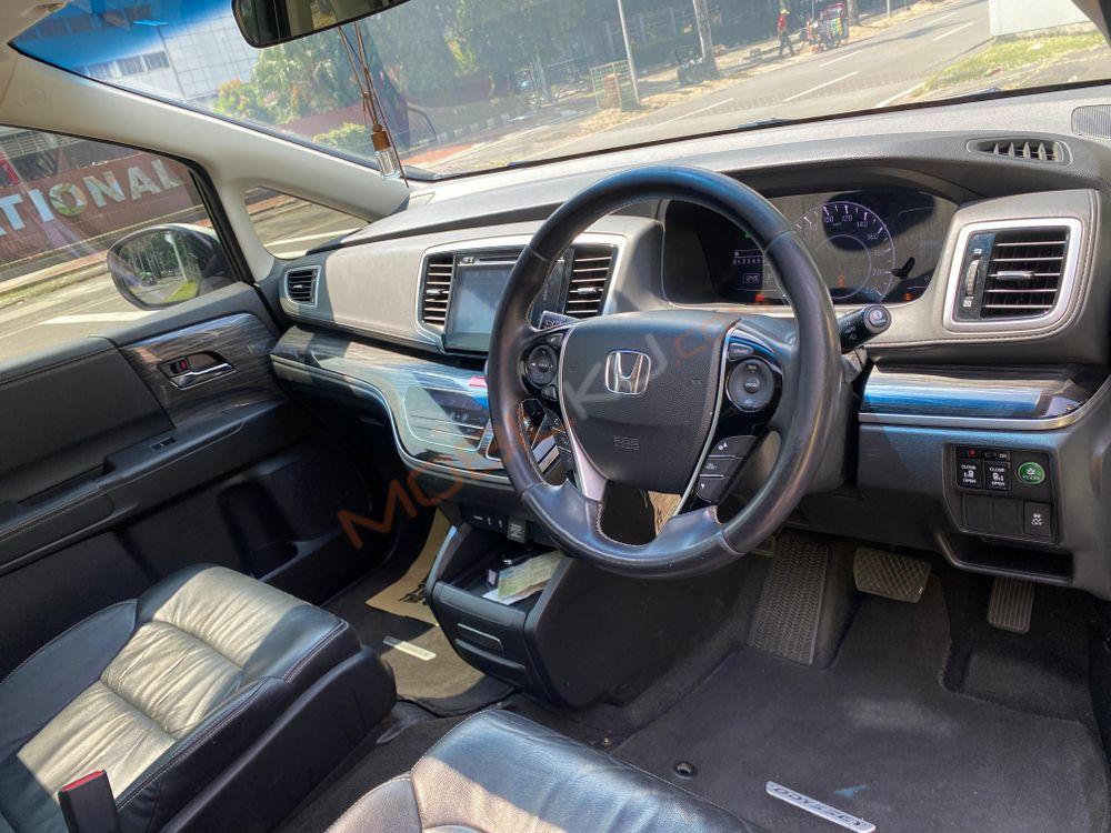 Mobil Honda Odyssey 2016