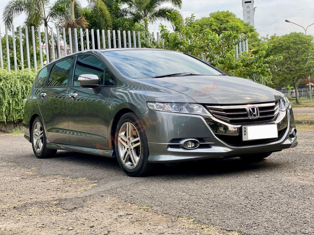Mobil Honda Odyssey 2012
