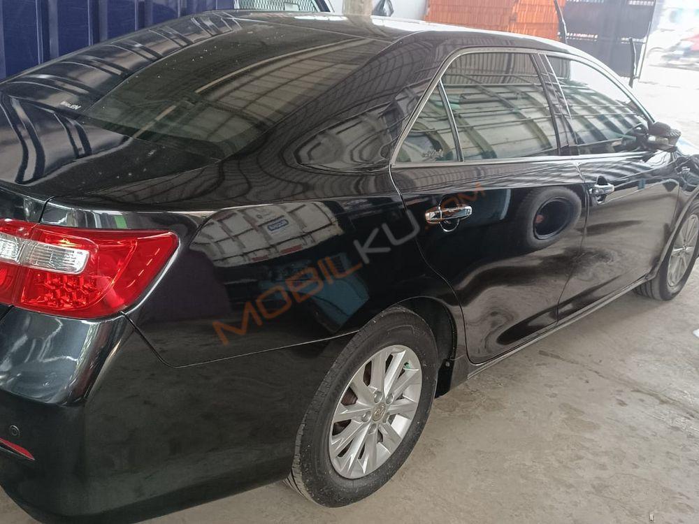 Mobil Toyota Camry 2013