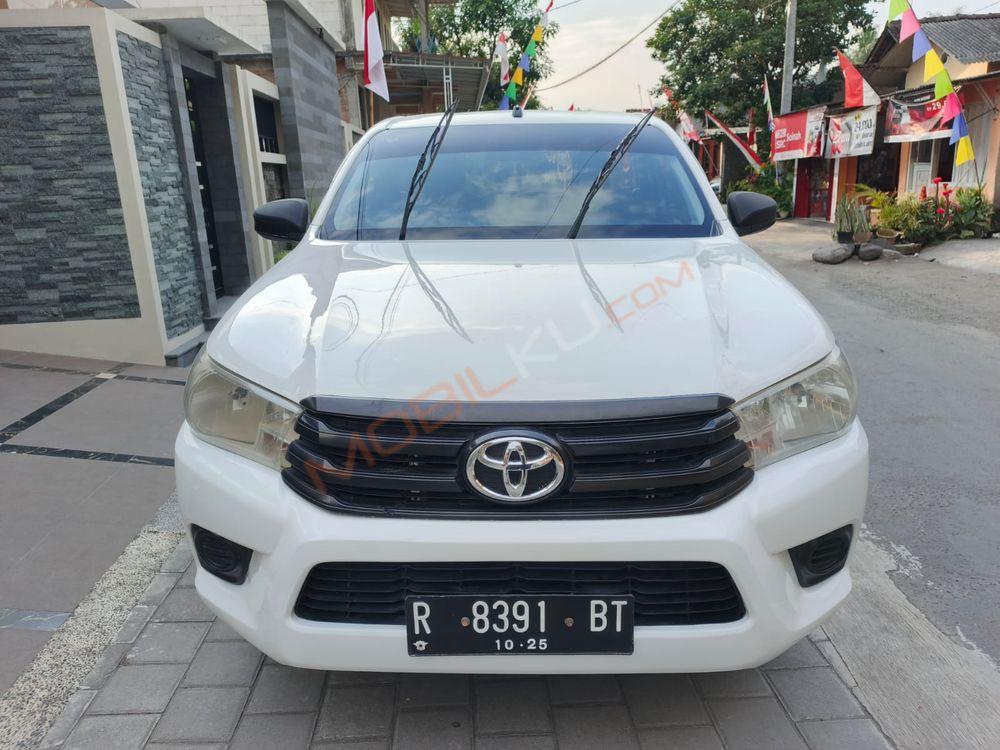 Mobil Toyota Hilux 2015