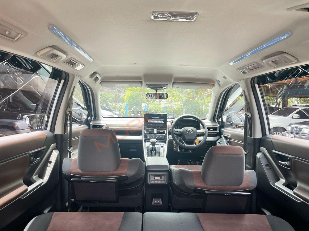 Mobil Toyota Kijang Innova Zenix 2023