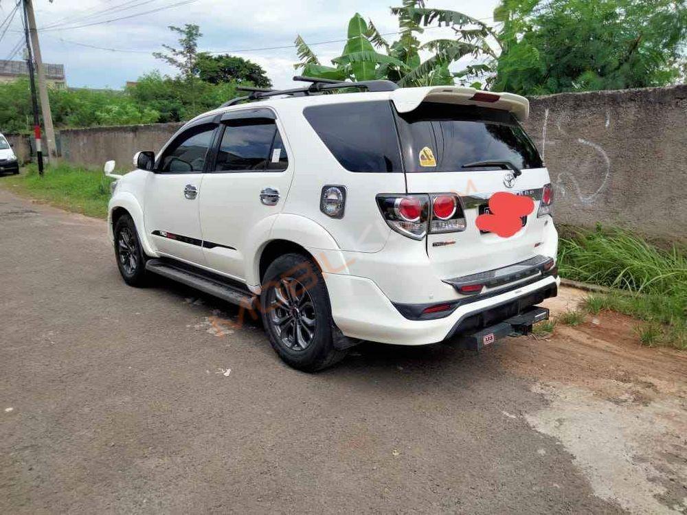Mobil Toyota Fortuner 2015