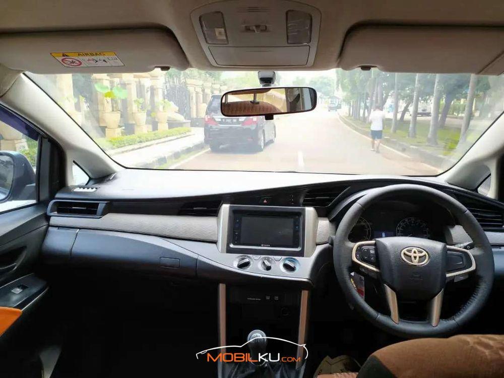 Mobil Toyota Kijang Innova 2016