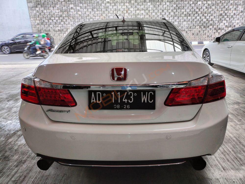 Mobil Honda Accord 2013