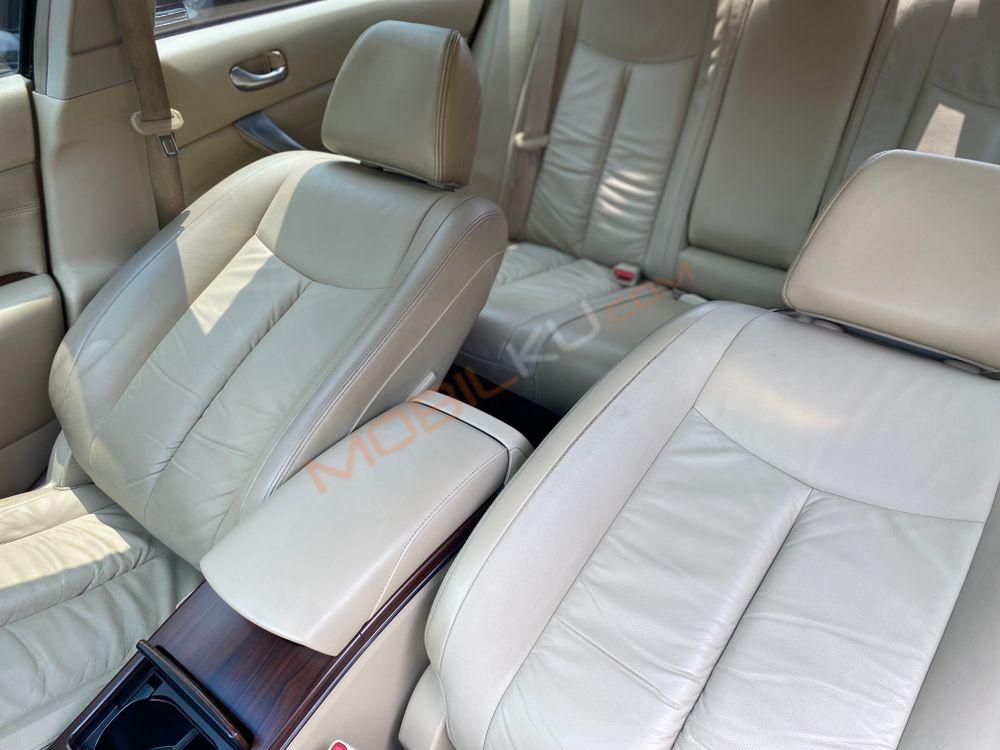 Mobil Nissan Teana 2010