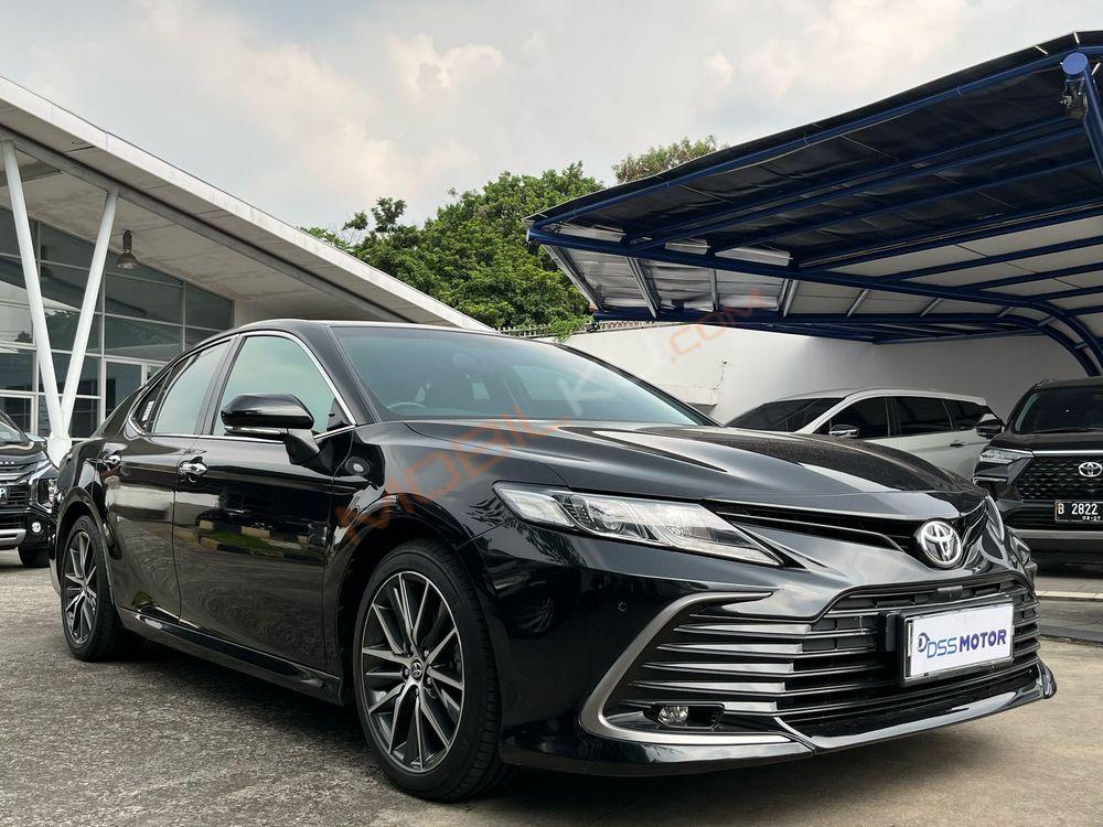 Mobil Toyota Camry 2022