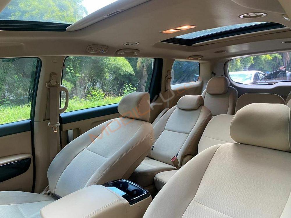 Mobil Kia Sedona 2017