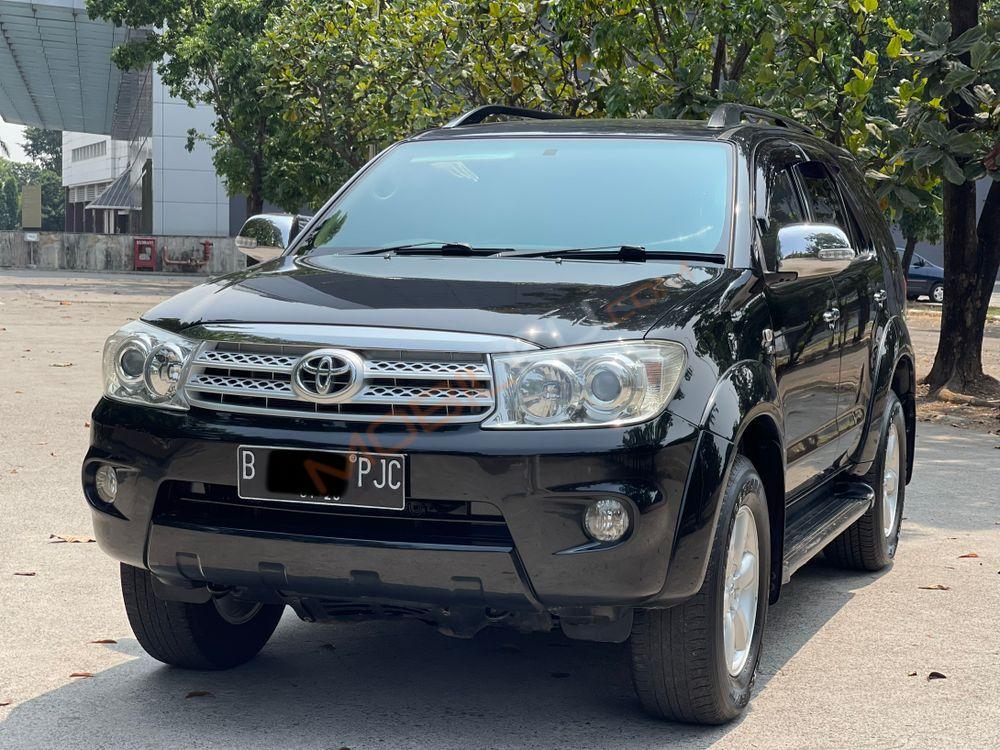 Mobil Toyota Fortuner 2011
