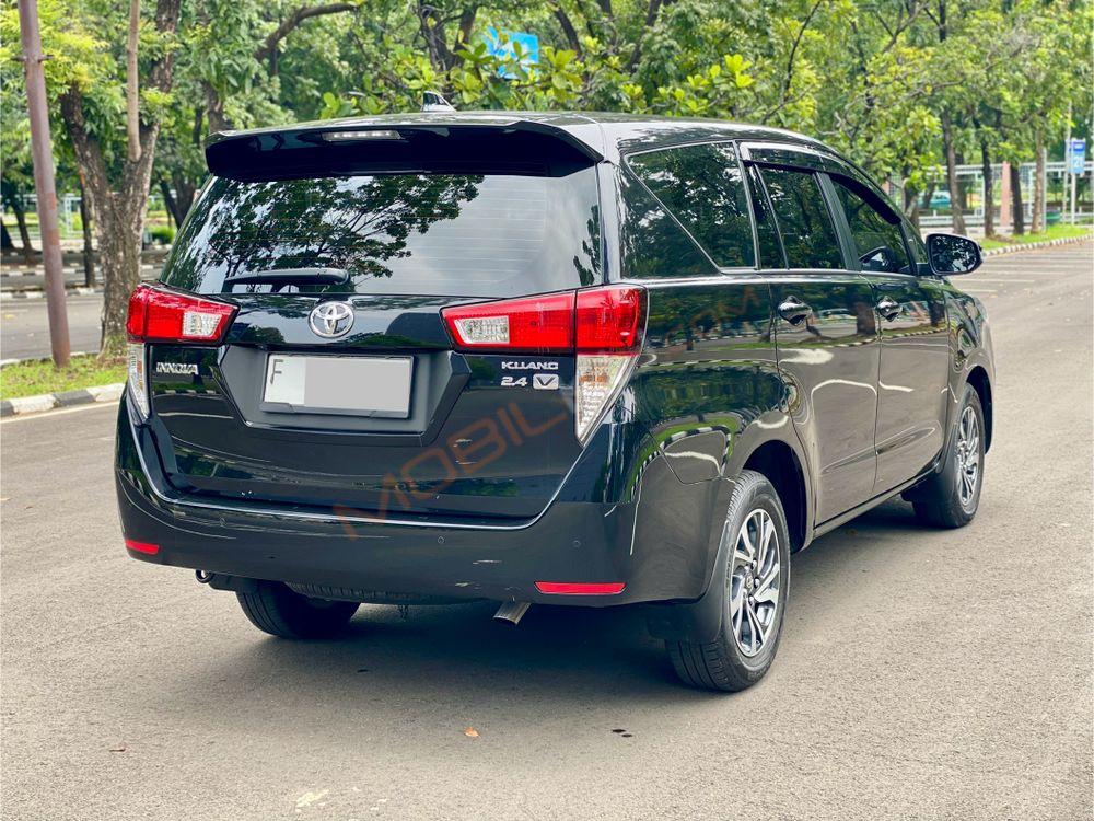 Mobil Toyota Kijang Innova 2022