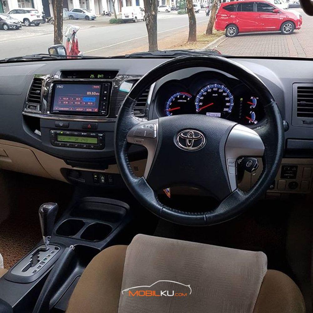 Mobil Toyota Fortuner 2014