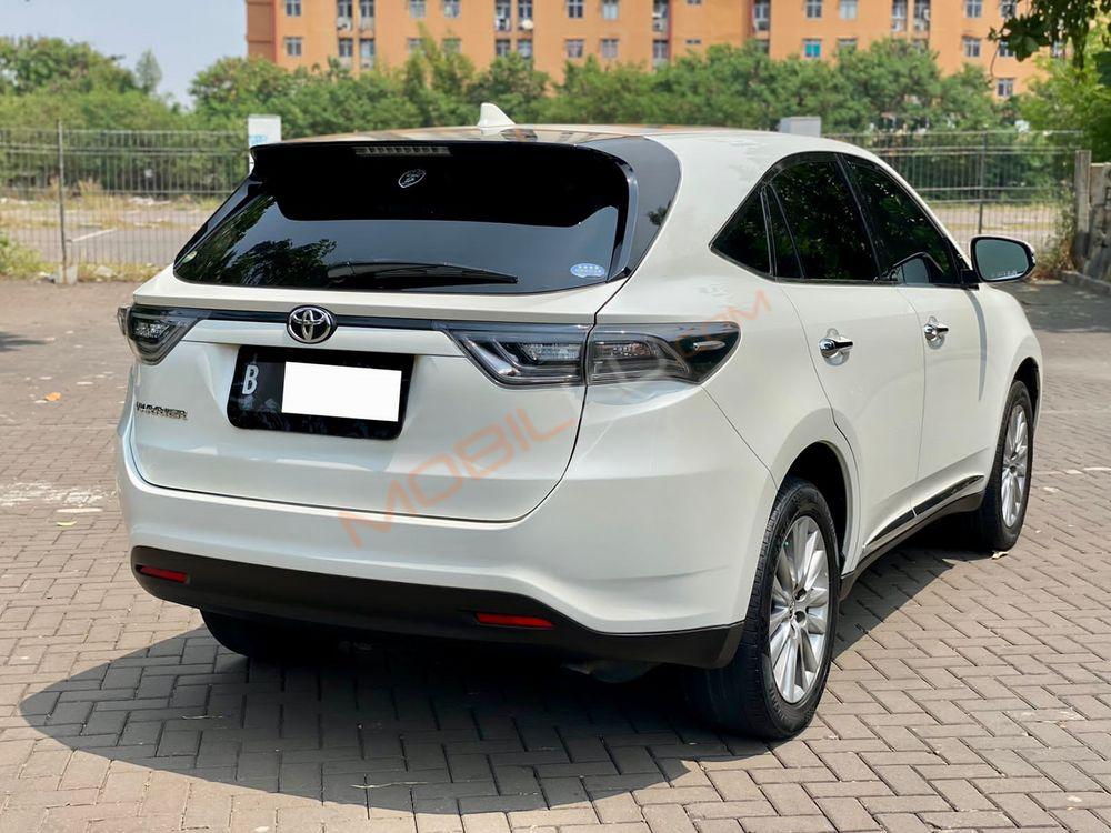 Mobil Toyota Harrier 2015