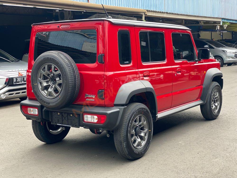 Mobil Suzuki Jimny 2023