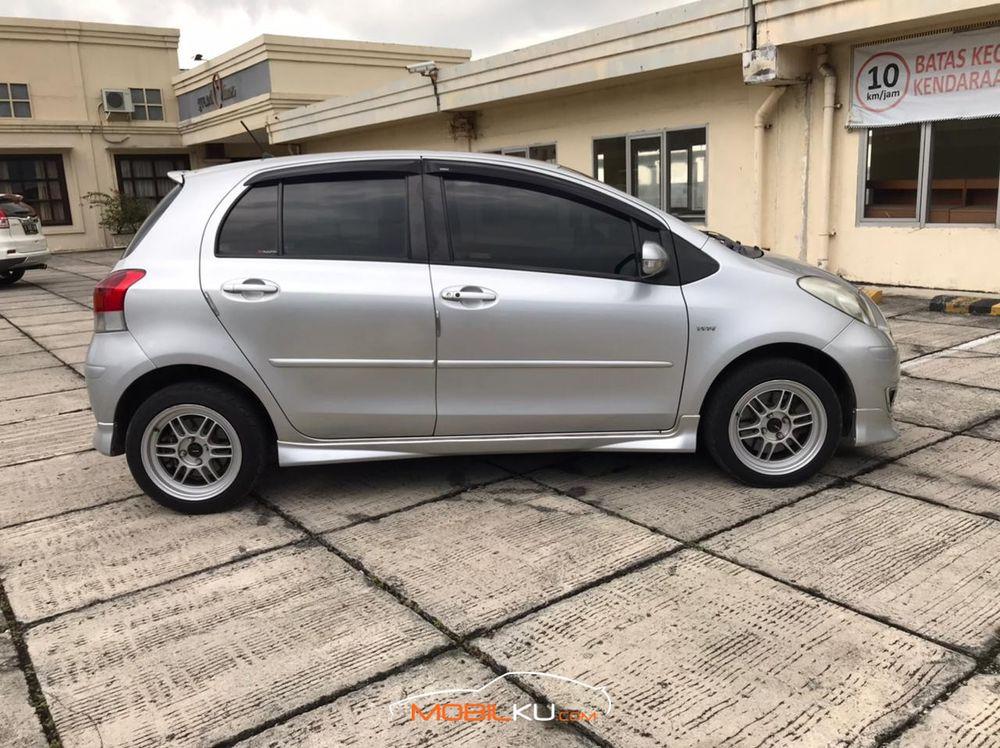Mobil Toyota Yaris 2010