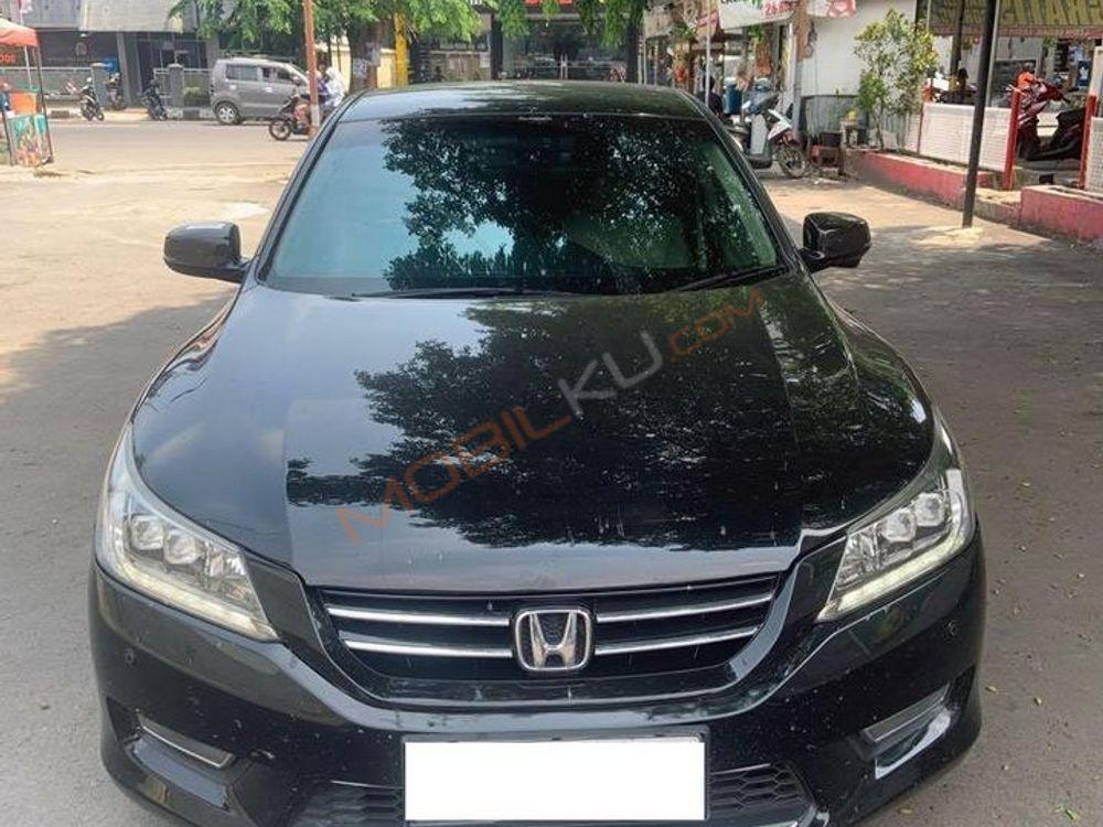Mobil Honda Accord 2013