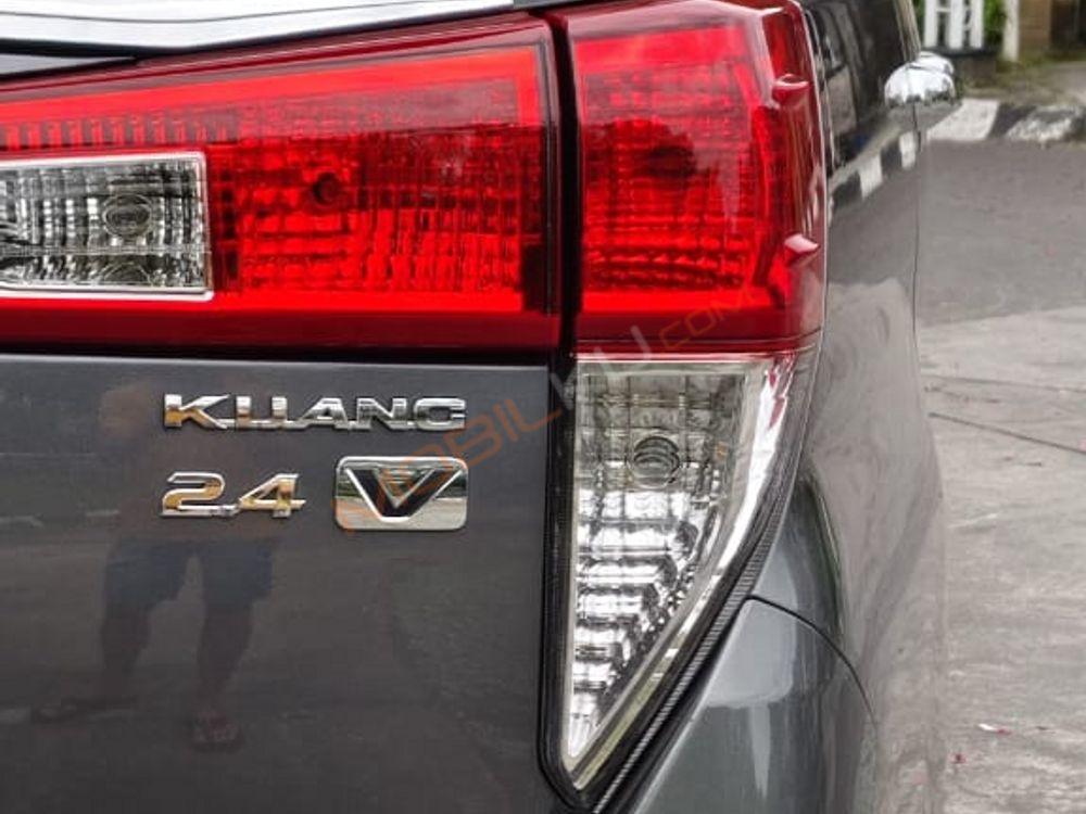 Mobil Toyota Kijang Innova 2016