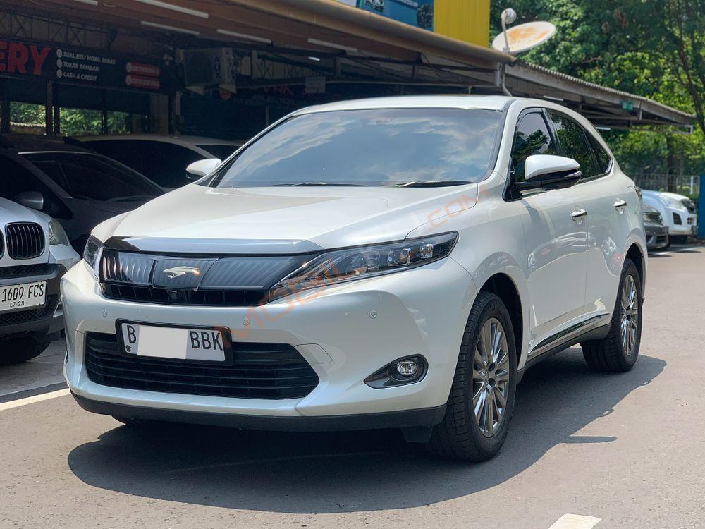Mobil Toyota Harrier 2014