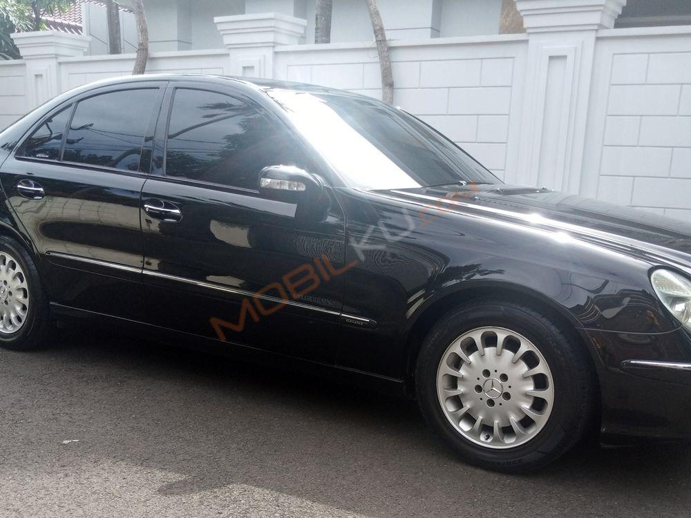 Mobil Mercedes-Benz E-Class 2005