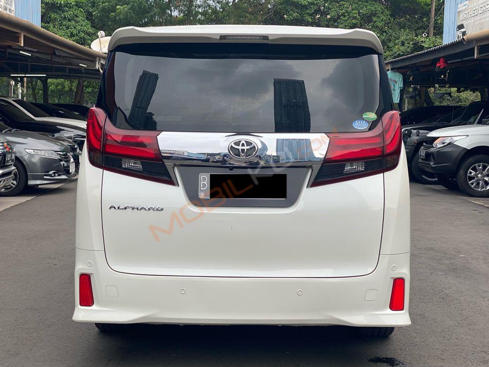 Mobil Toyota Alphard 2016