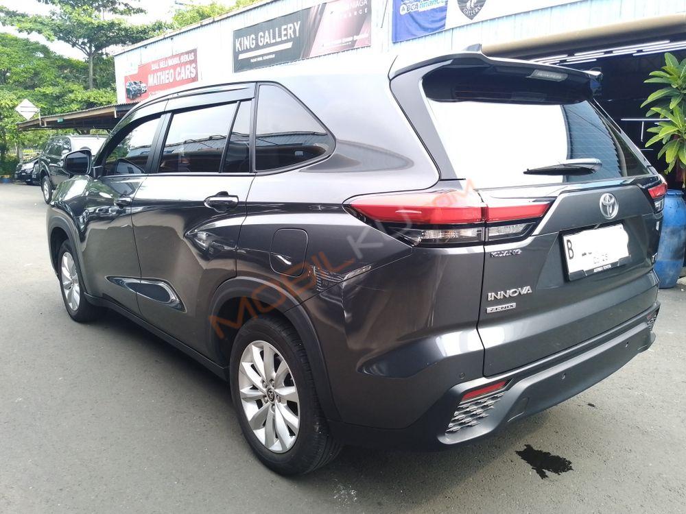 Mobil Toyota Kijang Innova 2023