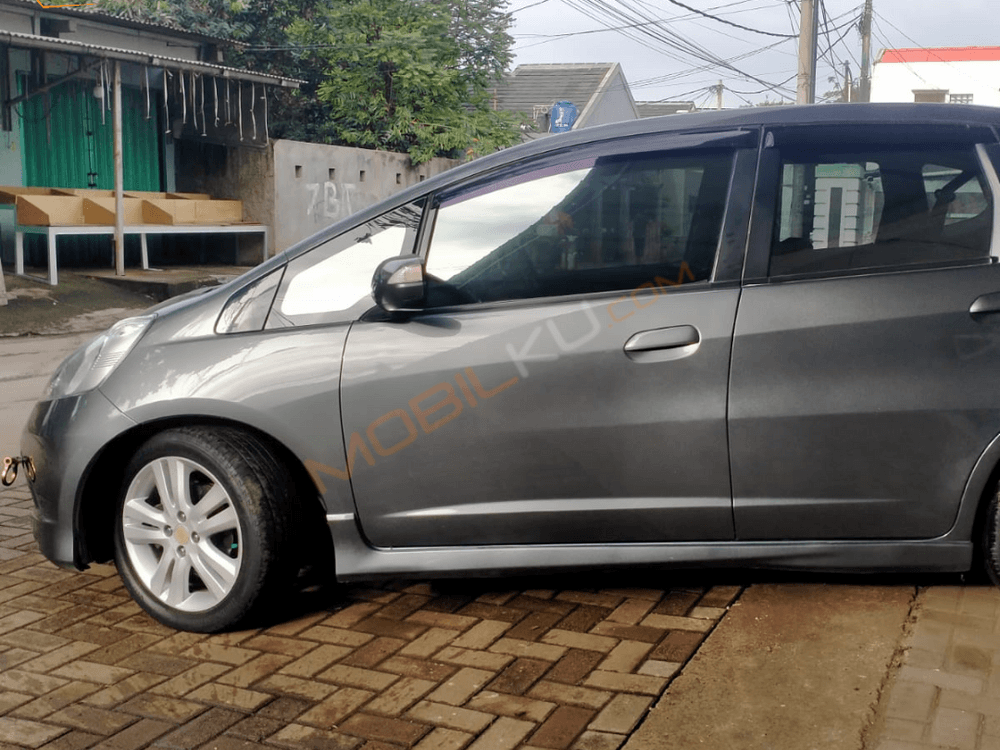 Mobil Honda Jazz 2010