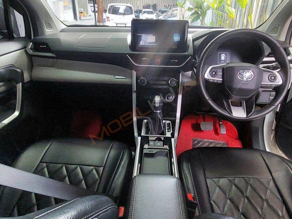 Mobil Toyota Veloz 2022