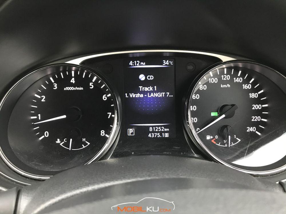 Mobil Nissan X-Trail 2015