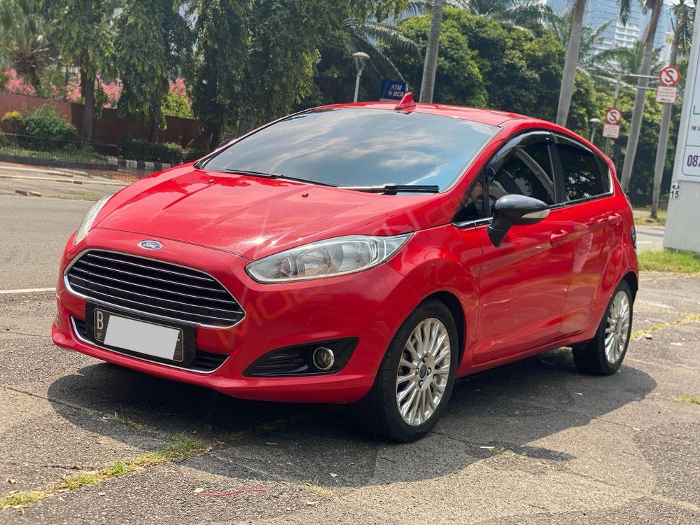 Mobil Ford Fiesta 2013