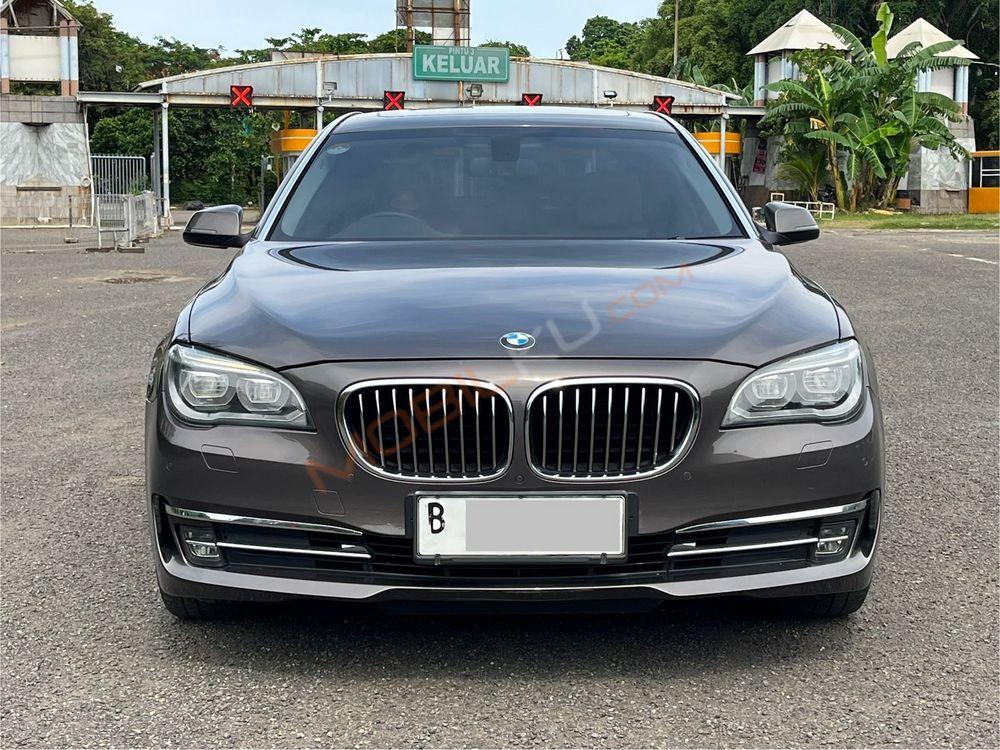 Mobil BMW 7 Series 2013