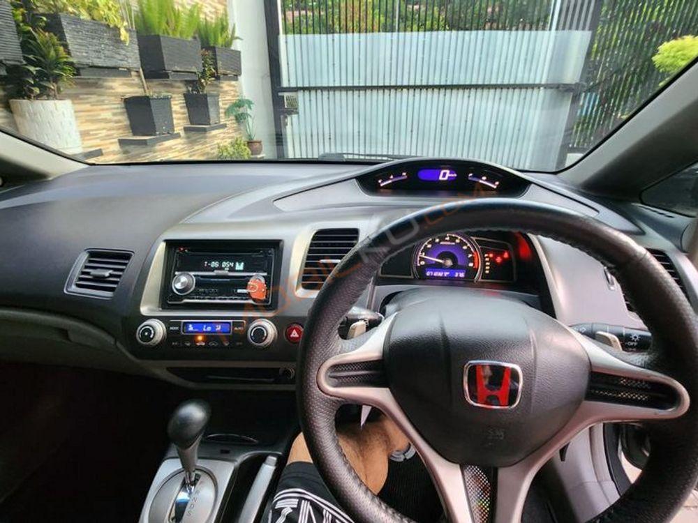 Mobil Honda Civic Sedan 2011