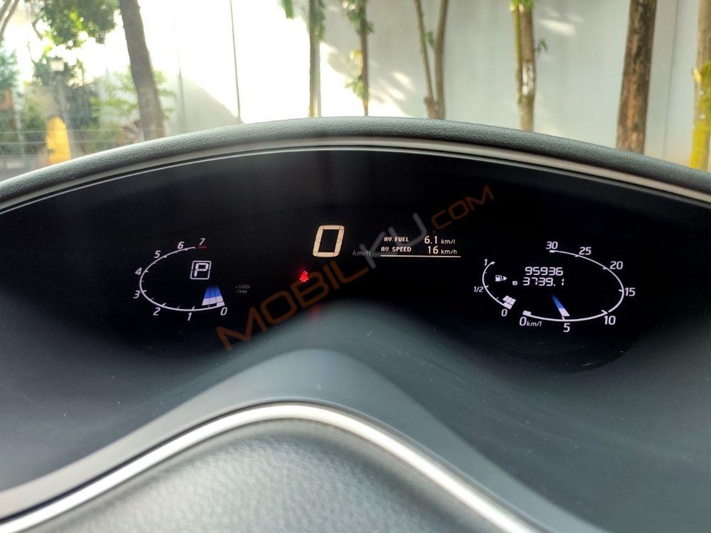 Mobil Nissan Serena 2015