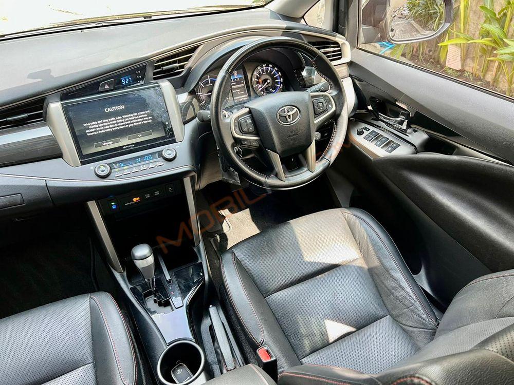 Mobil Toyota Kijang Innova 2021
