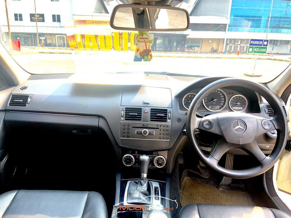 Mobil Mercedes-Benz C-Class 2011