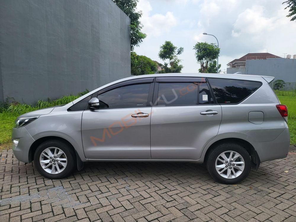 Mobil Toyota Kijang Innova 2016
